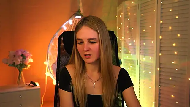 DeboraLarson online show from March 8, 2026, 4:49 am