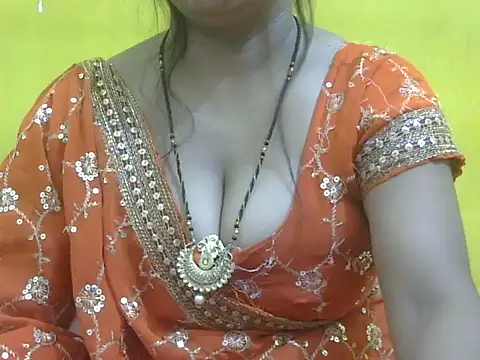 HOT-SEEMAA online show from June 7, 2026, 8:12 pm