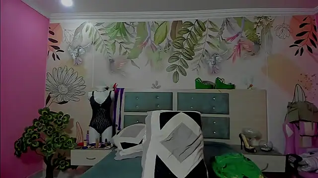 Snapshot of bigblackhotx1 chatting on February 4, 2026, 1:17 pm bigblackhotx1 online show from February 4, 2026, 1:17 pm