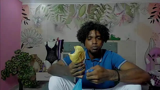 Snapshot of bigblackhotx1 chatting on February 7, 2026, 1:04 pm bigblackhotx1 online show from February 7, 2026, 1:04 pm