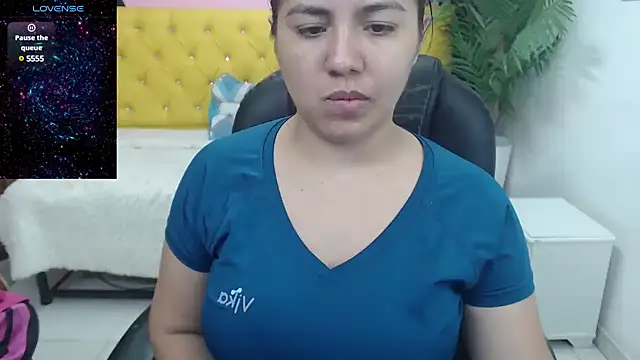 Snapshot of candiapole chatting on March 19, 2025, 12:45 pm candiapole online show from March 19, 2025, 12:45 pm
