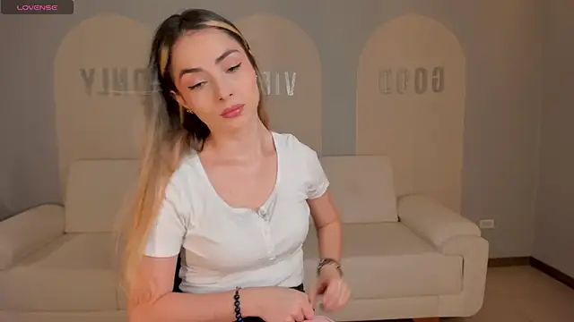StacyWoods online show from July 23, 2026, 11:52 am