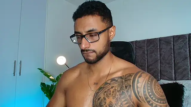 LiamGarcia1 online show from October 7, 2025, 2:36 pm