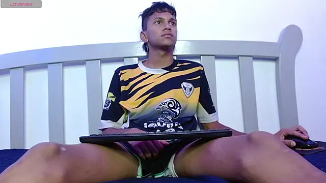 loistwink  online show from March 8, 2025, 3:28 am