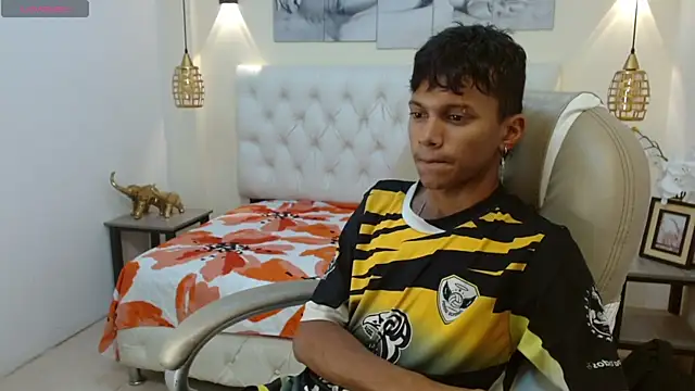 loistwink  online show from March 15, 2025, 1:07 pm