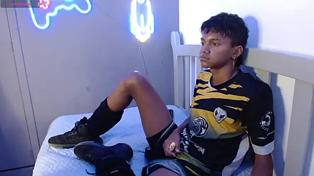 loistwink  online show from March 19, 2025, 4:03 am