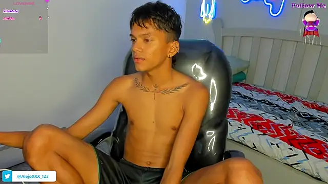 loistwink  online show from October 29, 2025, 4:26 am