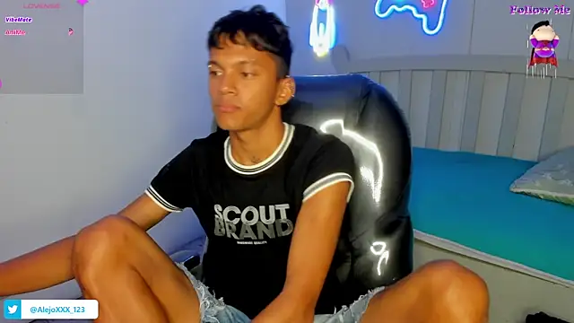 loistwink  online show from November 4, 2025, 3:38 am