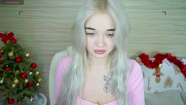 Snapshot of Ashley_S chatting on January 2, 2025, 12:02 am Ashley S online show from January 2, 2025, 12:02 am