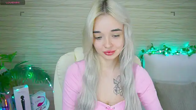 Snapshot of Ashley_S chatting on February 7, 2025, 2:19 am Ashley S online show from February 7, 2025, 2:19 am