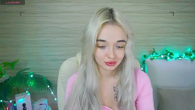 Snapshot of Ashley_S chatting on February 7, 2025, 5:20 am Ashley S online show from February 7, 2025, 5:20 am