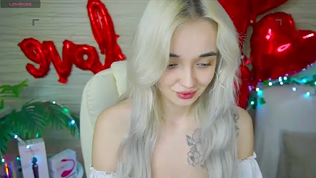 Snapshot of Ashley_S chatting on February 13, 2025, 11:04 pm Ashley S online show from February 13, 2025, 11:04 pm