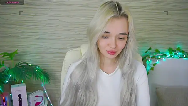 Snapshot of Ashley_S chatting on February 16, 2025, 3:15 am Ashley S online show from February 16, 2025, 3:15 am