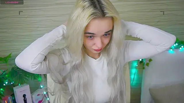 Snapshot of Ashley_S chatting on February 22, 2025, 11:13 pm Ashley S online show from February 22, 2025, 11:13 pm