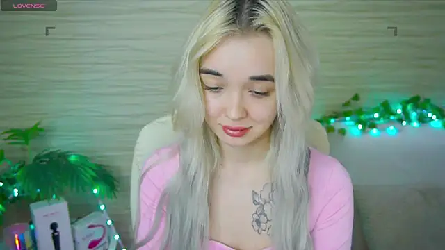 Snapshot of Ashley_S chatting on February 26, 2025, 2:15 am Ashley S online show from February 26, 2025, 2:15 am