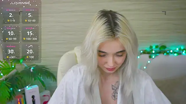 Snapshot of Ashley_S chatting on March 8, 2025, 5:38 am Ashley S online show from March 8, 2025, 5:38 am