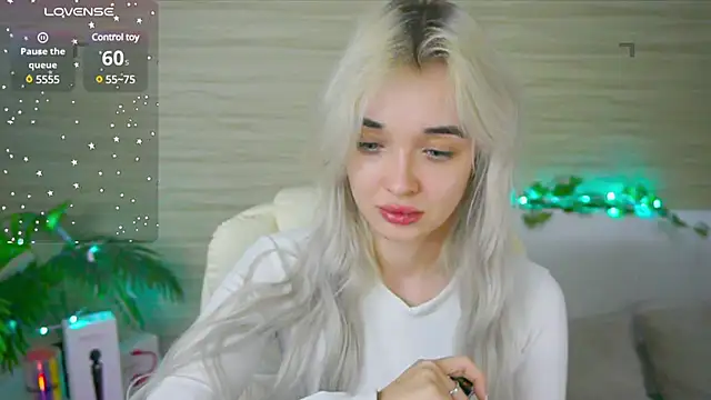 Snapshot of Ashley_S chatting on March 12, 2025, 2:20 am Ashley S online show from March 12, 2025, 2:20 am