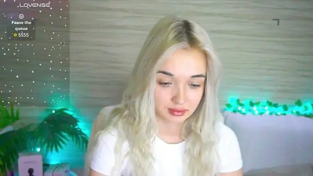 Snapshot of Ashley_S chatting on September 10, 2025, 10:21 pm Ashley S online show from September 10, 2025, 10:21 pm