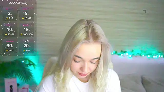 Snapshot of Ashley_S chatting on September 23, 2025, 10:13 pm Ashley S online show from September 23, 2025, 10:13 pm