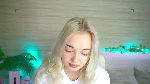 Snapshot of Ashley_S chatting on September 24, 2025, 10:13 pm Ashley S online show from September 24, 2025, 10:13 pm