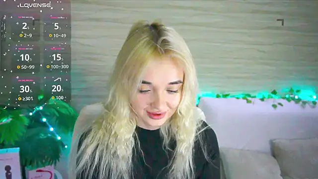 Snapshot of Ashley_S chatting on October 17, 2025, 10:12 pm Ashley S online show from October 17, 2025, 10:12 pm