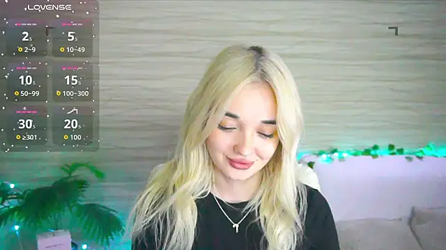 Snapshot of Ashley_S chatting on October 27, 2025, 11:09 pm Ashley S online show from October 27, 2025, 11:09 pm