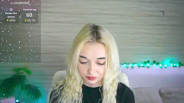 Snapshot of Ashley_S chatting on October 28, 2025, 11:18 pm Ashley S online show from October 28, 2025, 11:18 pm