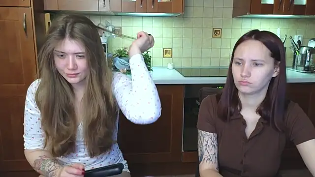 HotCaramellsTV online show from April 8, 2026, 11:43 am