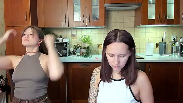 HotCaramellsTV online show from April 13, 2026, 10:21 am