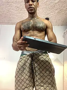 Snapshot of Salomon_koude chatting on April 1, 2026, 4:02 am Salomon koude online show from April 1, 2026, 4:02 am