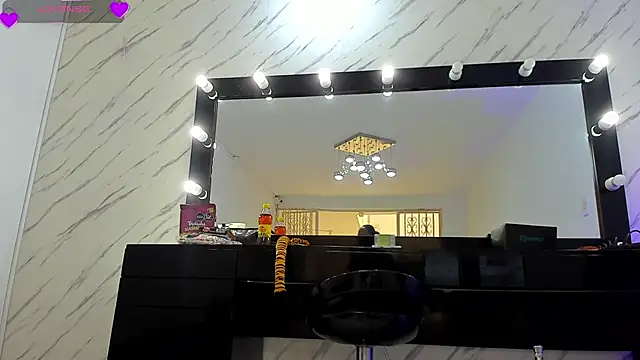 Snapshot of ElisabethMassey chatting on October 31, 2025, 1:56 pm ElisabethMassey online show from October 31, 2025, 1:56 pm