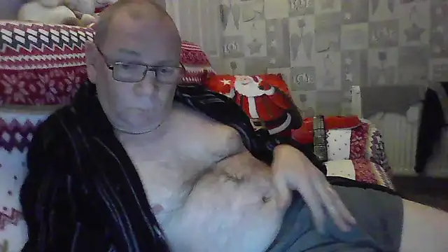 Snapshot of gibbo62 chatting on December 13, 2024, 12:09 am gibbo62 online show from December 13, 2024, 12:09 am