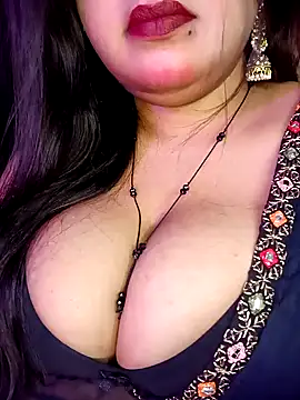 Snapshot of Suhanakhan00 chatting on March 17, 2025, 6:07 am Suhanakhan00 online show from March 17, 2025, 6:07 am