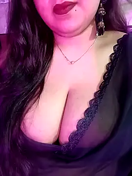 Suhanakhan00 online show from May 12, 2026, 6:49 pm