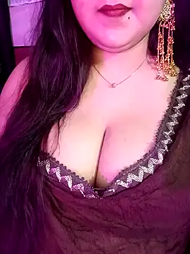 Suhanakhan00 online show from May 15, 2026, 11:17 am