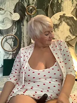 Laura Millf online show from October 28, 2025, 10:19 am