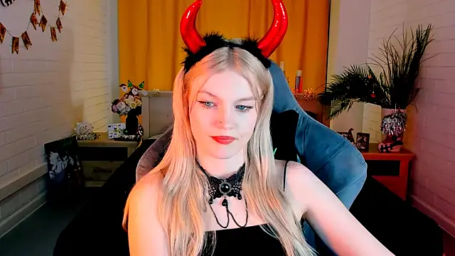 Snapshot of GraceGlamour chatting on December 18, 2024, 8:42 am GraceGlamour online show from December 18, 2024, 8:42 am