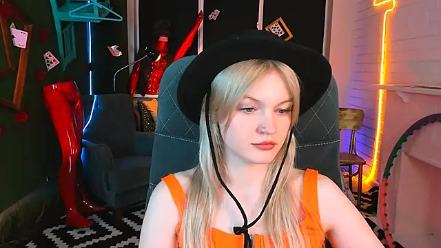 Snapshot of GraceGlamour chatting on December 23, 2024, 11:36 am GraceGlamour online show from December 23, 2024, 11:36 am
