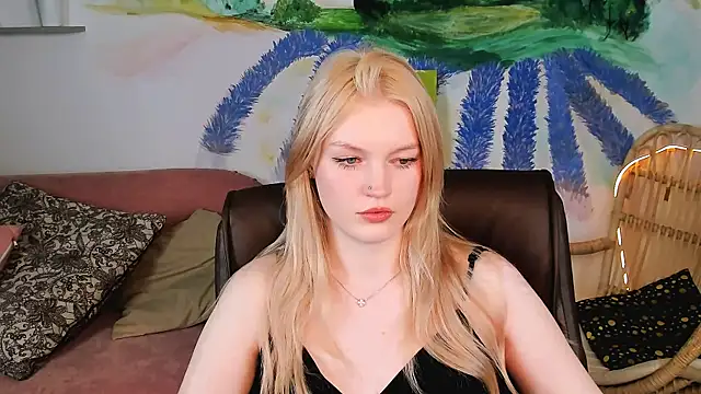 Snapshot of GraceGlamour chatting on February 17, 2025, 8:19 am GraceGlamour online show from February 17, 2025, 8:19 am