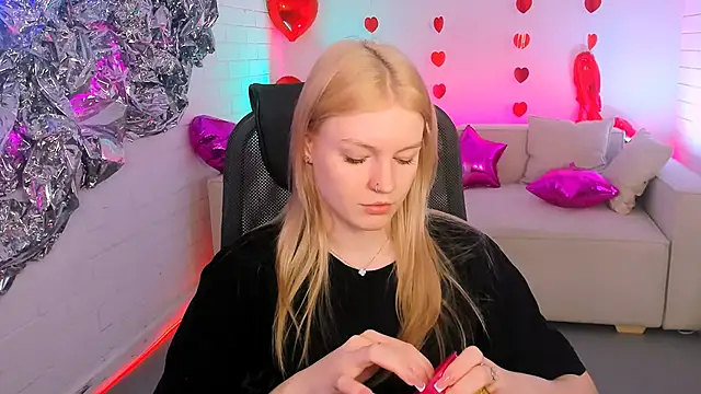 Snapshot of GraceGlamour chatting on February 22, 2025, 5:12 am GraceGlamour online show from February 22, 2025, 5:12 am