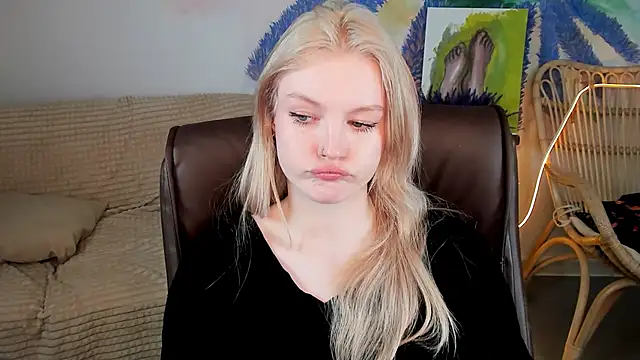 Snapshot of GraceGlamour chatting on March 12, 2025, 11:20 am GraceGlamour online show from March 12, 2025, 11:20 am