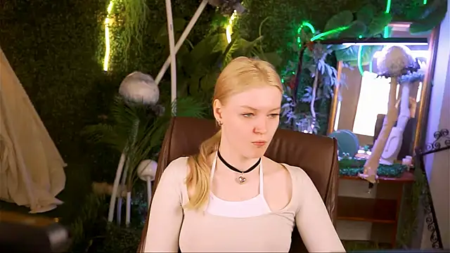 Snapshot of GraceGlamour chatting on March 17, 2025, 5:23 am GraceGlamour online show from March 17, 2025, 5:23 am