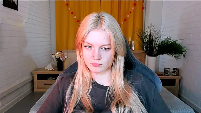 Snapshot of GraceGlamour chatting on March 21, 2025, 5:11 am GraceGlamour online show from March 21, 2025, 5:11 am