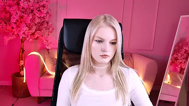 GraceGlamour online show from November 12, 2025, 1:11 pm