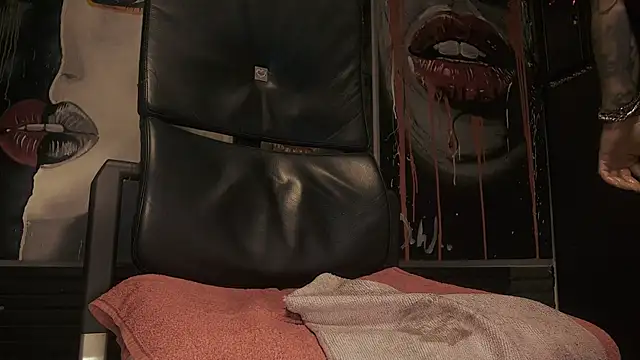 dani4334 online show from September 29, 2025, 7:51 pm