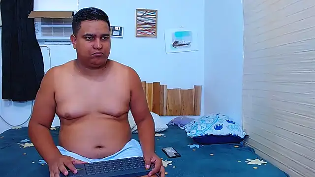 Snapshot of lucasandSofi chatting on October 10, 2025, 7:13 pm lucasandSofi online show from October 10, 2025, 7:13 pm