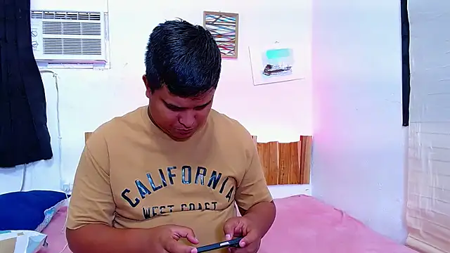 Snapshot of lucasandSofi chatting on November 2, 2025, 4:09 pm lucasandSofi online show from November 2, 2025, 4:09 pm