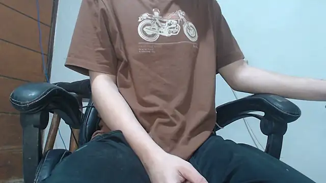 Snapshot of julien_xv chatting on October 19, 2025, 6:03 am julien xv online show from October 19, 2025, 6:03 am