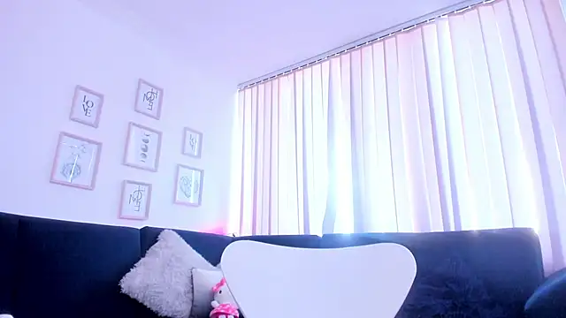 Valentina Se online show from December 15, 2024, 8:36 pm