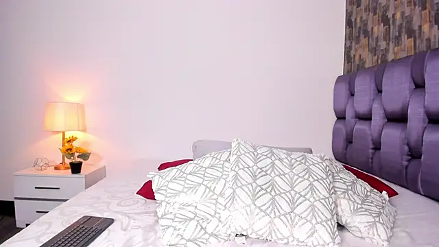 Snapshot of IsabellaAnngel chatting on January 22, 2025, 11:43 pm IsabellaAnngel online show from January 22, 2025, 11:43 pm